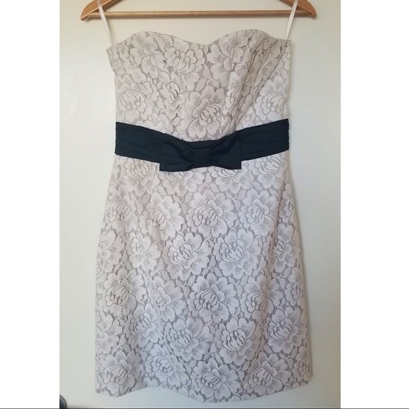 2x=$40.H&M Strapless Floral Dresses With Laces - Picture 2 of 12